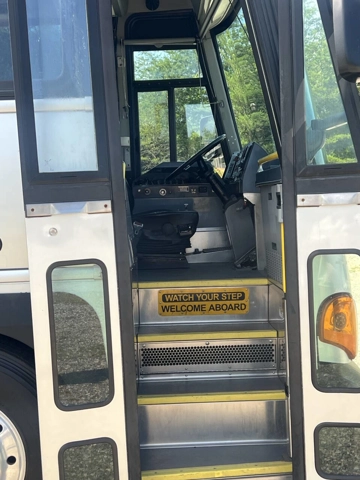 Picture of 2004 MCI D4500 Coach Bus