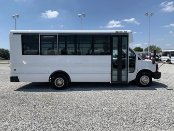 Picture of 2017 Chevrolet Collins DE516 Shuttle Bus