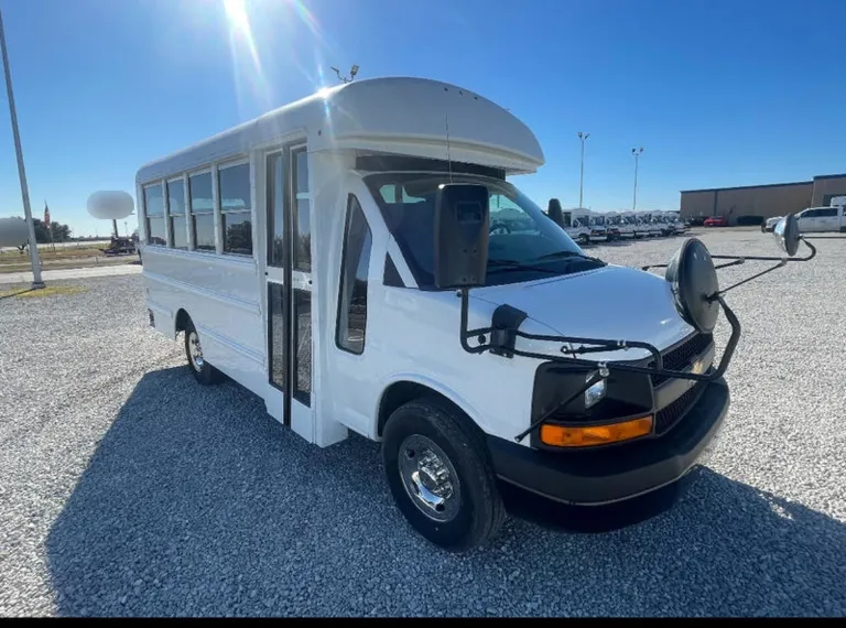 Picture of 2011 Chevrolet Minotour Thomas Shuttle Bus