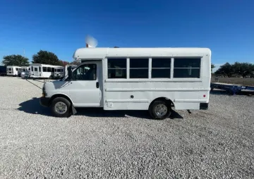 Picture of 2011 Chevrolet Minotour Thomas Shuttle Bus