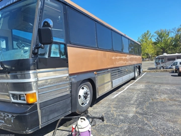 Picture of 1986 MCI Coach Bus