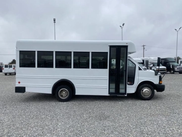 Picture of 2009 Collins Super Bantam Chevrolet Shuttle Bus