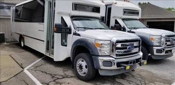 Picture of 2013 Ford F550 Shuttle Bus