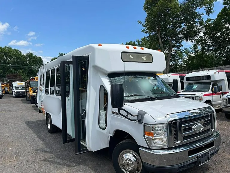 Picture of 2014 Ford E450 Diamond Coach ADA Shuttle Bus
