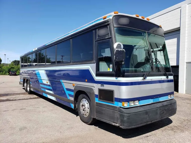 Picture of 2000 Mci 102DL3 Coach Bus