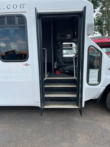 Picture of 2014 Ford E450 Diamond Coach ADA Shuttle Bus