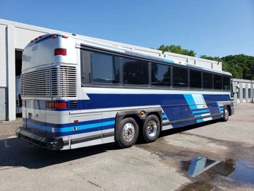 Picture of 2000 Mci 102DL3 Coach Bus