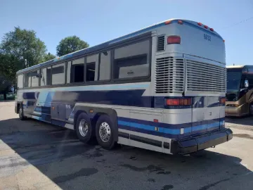 Picture of 2000 Mci 102DL3 Coach Bus