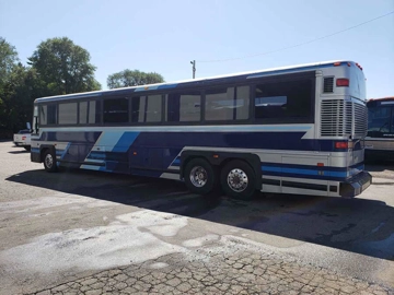 Picture of 2000 Mci 102DL3 Coach Bus