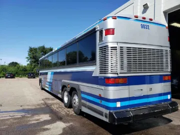 Picture of 2000 Mci 102DL3 Coach Bus