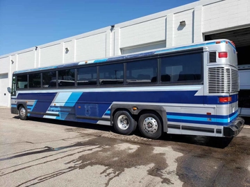 Picture of 2000 Mci 102DL3 Coach Bus