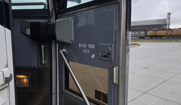 Picture of 1999 MCI DL-3 Coach Bus