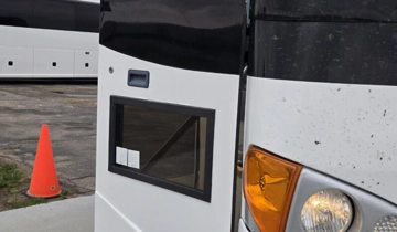 Picture of 1999 MCI DL-3 Coach Bus