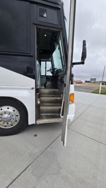 Picture of 1999 MCI DL-3 Coach Bus
