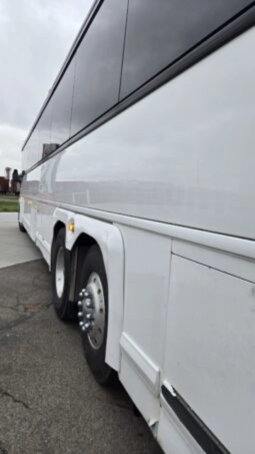Picture of 1999 MCI DL-3 Coach Bus