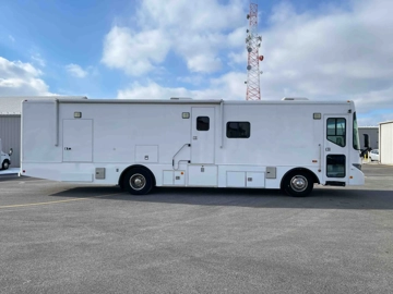 Picture of 2015 Thomas Matthews 2 Exam Room Mobile Clinic 2 Slides ADA