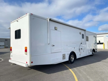 Picture of 2015 Thomas Matthews 2 Exam Room Mobile Clinic 2 Slides ADA