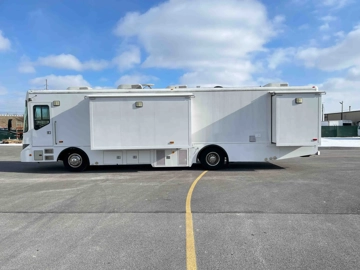 Picture of 2015 Thomas Matthews 2 Exam Room Mobile Clinic 2 Slides ADA