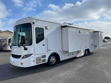 Picture of 2015 Thomas Matthews 2 Exam Room Mobile Clinic 2 Slides ADA