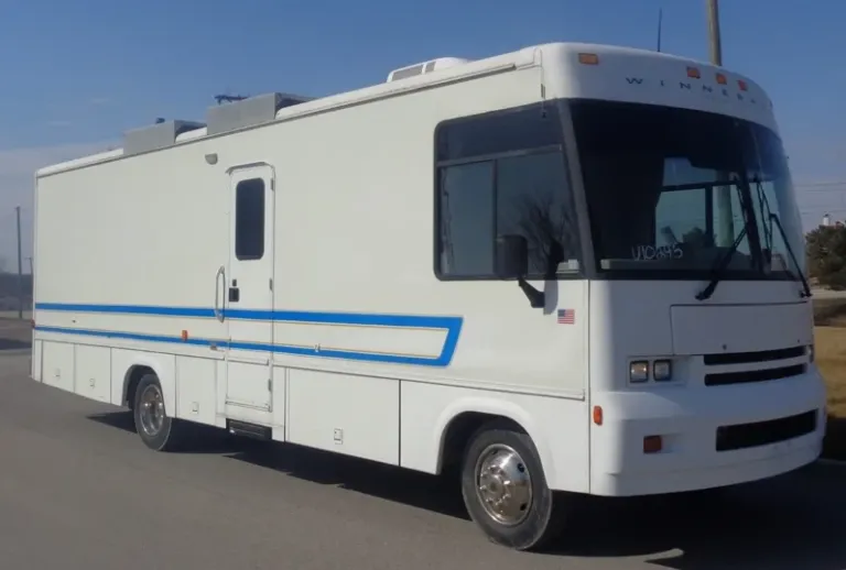 Picture of 1999 Ford Winnebago Mobile Medical Clinic