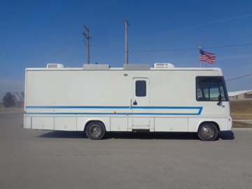Picture of 1999 Ford Winnebago Mobile Medical Clinic