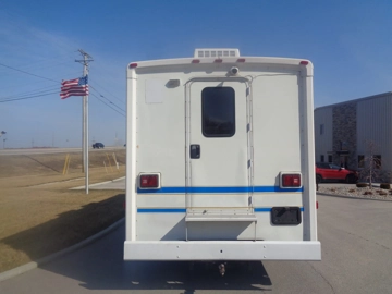 Picture of 1999 Ford Winnebago Mobile Medical Clinic