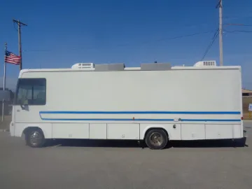 Picture of 1999 Ford Winnebago Mobile Medical Clinic