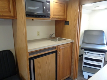 Picture of 1999 Ford Winnebago Mobile Medical Clinic