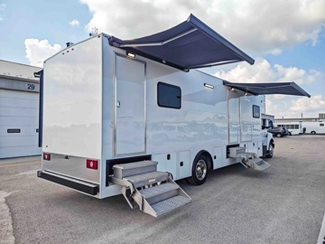 Picture of 2021 Ford F-650 Mobile Clinic ADA