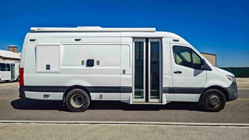Picture of 2020 Mercedes Benz Sprinter Matthews Medical Clinic