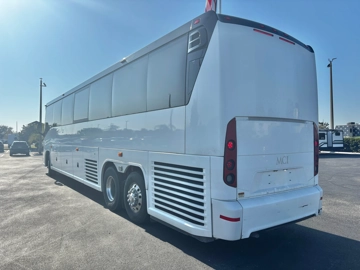 Picture of 2017 MCI J4500L Coach Bus