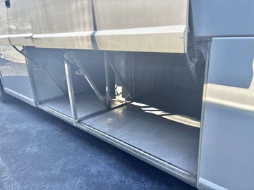 Picture of 2017 MCI J4500L Coach Bus