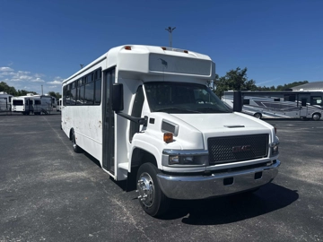 Picture of 2004 GMC C5 Glaval Titan ADA Shuttle Bus