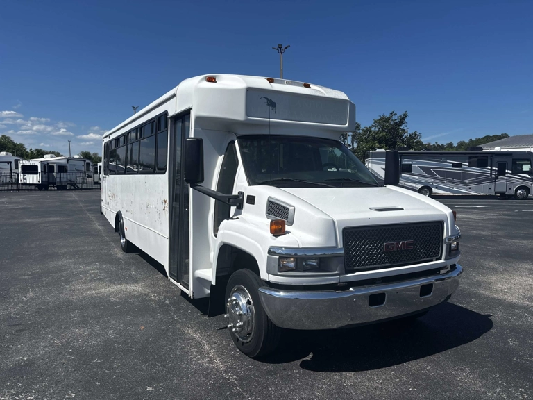 Picture of 2004 GMC C5 Glaval Titan ADA Shuttle Bus