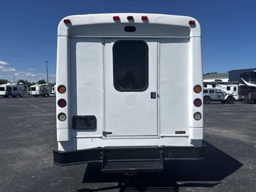 Picture of 2004 GMC C5 Glaval Titan ADA Shuttle Bus