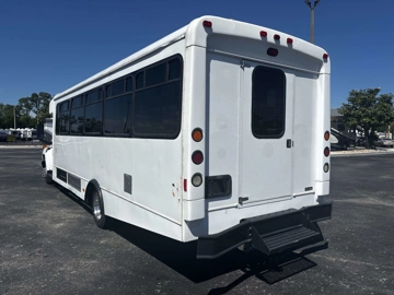 Picture of 2004 GMC C5 Glaval Titan ADA Shuttle Bus