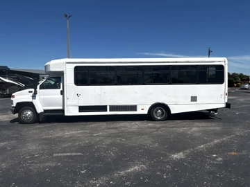 Picture of 2004 GMC C5 Glaval Titan ADA Shuttle Bus
