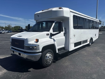 Picture of 2004 GMC C5 Glaval Titan ADA Shuttle Bus
