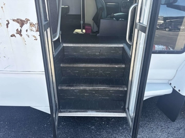Picture of 2004 GMC C5 Glaval Titan ADA Shuttle Bus