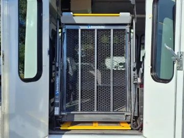 2021 Ford E-450 Elkhart 15P ADA