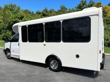 2017 Chevrolet 4500 Arboc 15P ADA