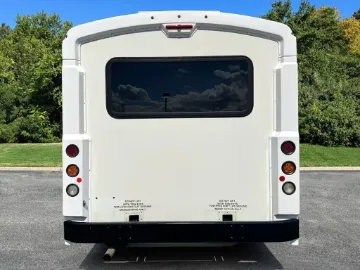2017 Chevrolet 4500 Arboc 15P ADA