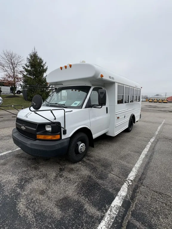 Picture of 2006 Chevrolet Midbus Shuttle Bus