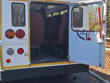 Picture of 2000 Ford E-350 Super Duty Shuttle Bus