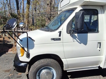 Picture of 2000 Ford E-350 Super Duty Shuttle Bus