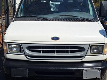 Picture of 2000 Ford E-350 Super Duty Shuttle Bus