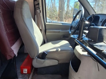 Picture of 2000 Ford E-350 Super Duty Shuttle Bus