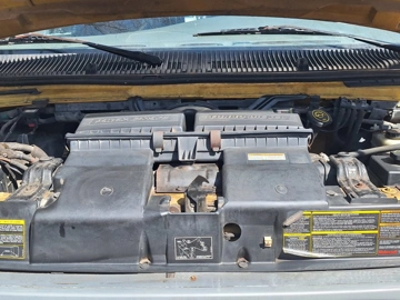 Picture of 2000 Ford E-350 Super Duty Shuttle Bus
