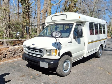 Picture of 2000 Ford E-350 Super Duty Shuttle Bus