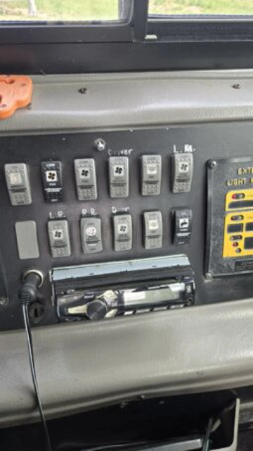 Picture of 2004 Freightliner FS-65 Thomas School Bus